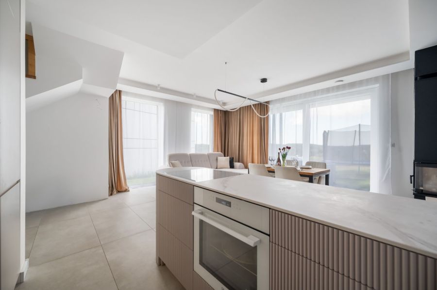 Gotowy do wejścia! Skrajny segment 190 m², 6 pokoi, PV + Pompa ciepła: zdjecie 99420918