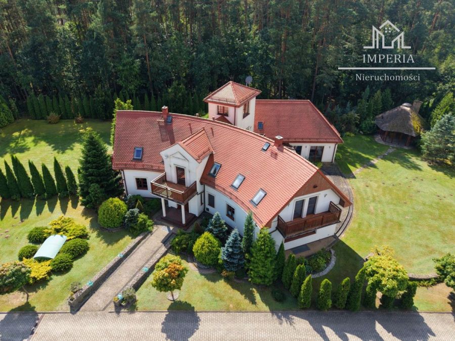 Rezydencja z prywatnym basenem | 500 m&sup2; | 3152 m&sup2;