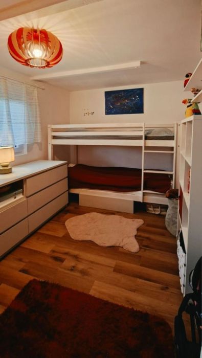 drewniany dom nad jeziorem: zdjecie 99546237