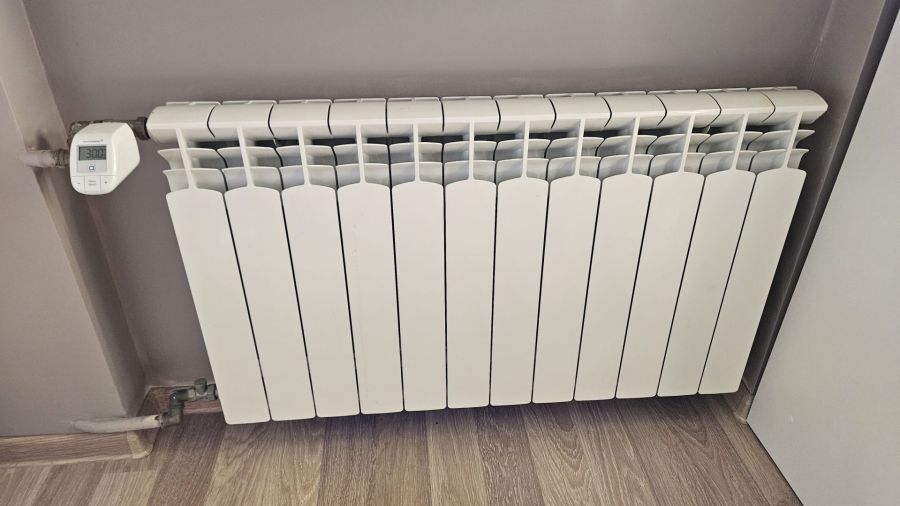 Grzejniki aluminiowe KFA białe, stan bdb - 10 sztuk (117 żeberek): zdjecie 99475033