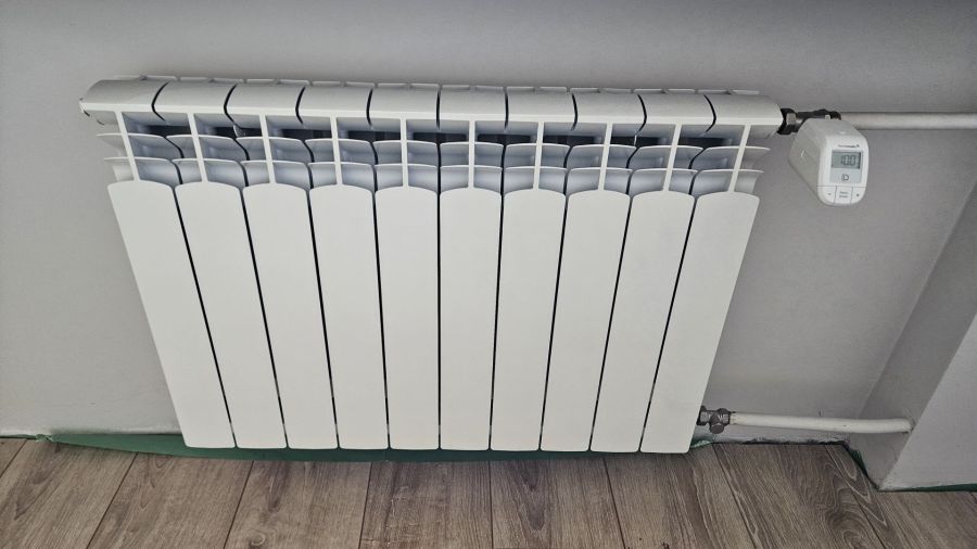 Grzejniki aluminiowe KFA białe, stan bdb - 10 sztuk (117 żeberek): zdjecie 99475038