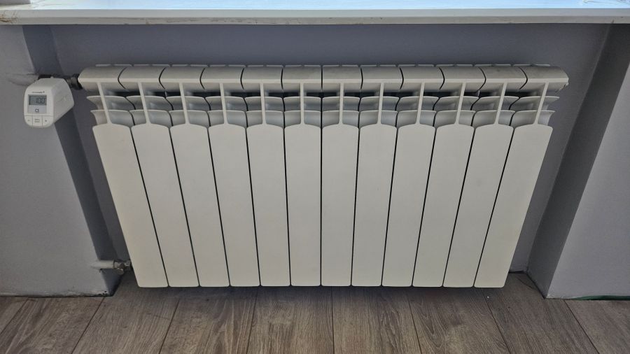 Grzejniki aluminiowe KFA białe, stan bdb - 10 sztuk (117 żeberek): zdjecie 99475039