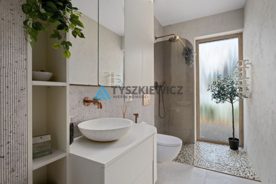 Dom przy terenach zielonych, nowoczesna bryła: zdjecie 99487097