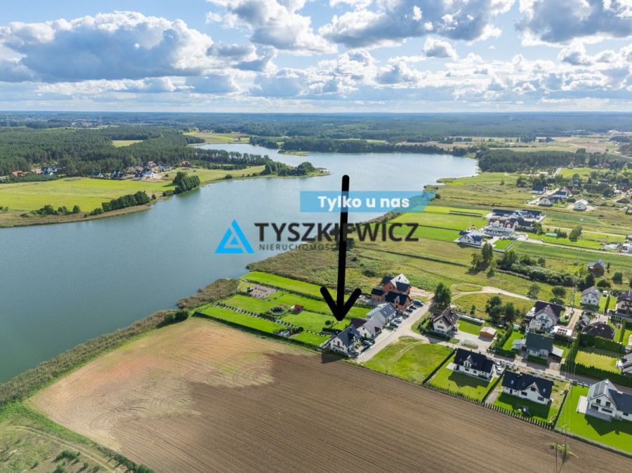 Piękny dom z własną linią brzegową