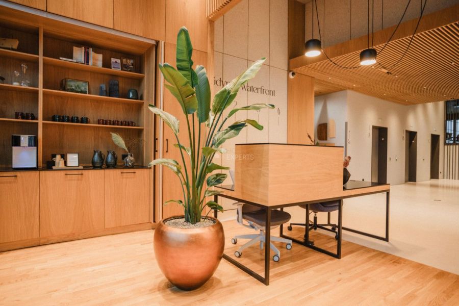 Biurko w coworkingu,  Waterfront z widokiem na mor: zdjecie 99542620