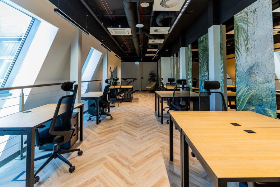 Biurko w coworkingu,  Waterfront z widokiem na mor: zdjecie 99542613