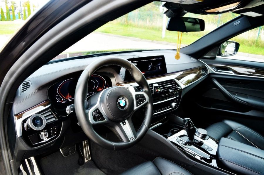 BMW Seria 5 M550i xDrive sport: zdjecie 99532857