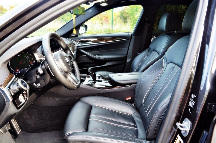 BMW Seria 5 M550i xDrive sport: zdjecie 99532859