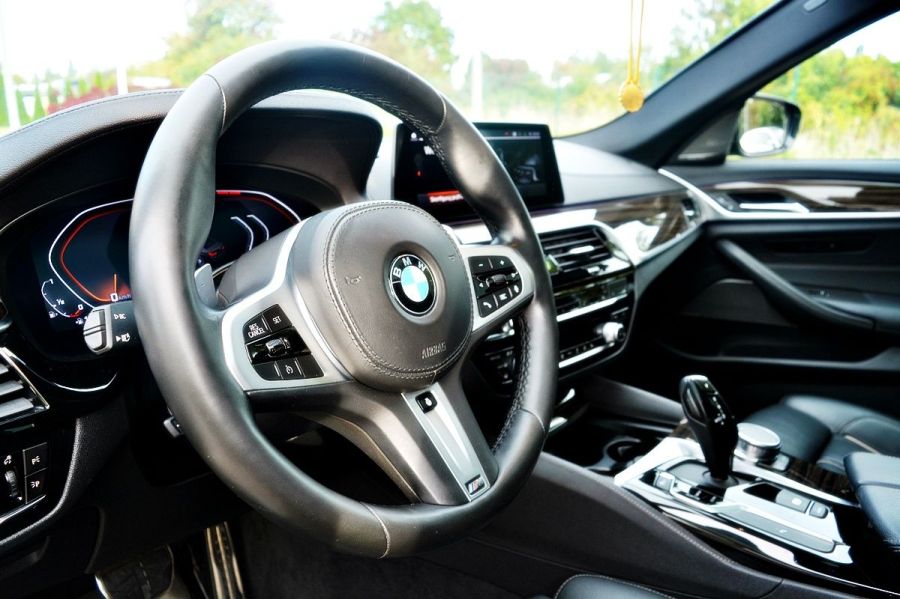 BMW Seria 5 M550i xDrive sport: zdjecie 99532861