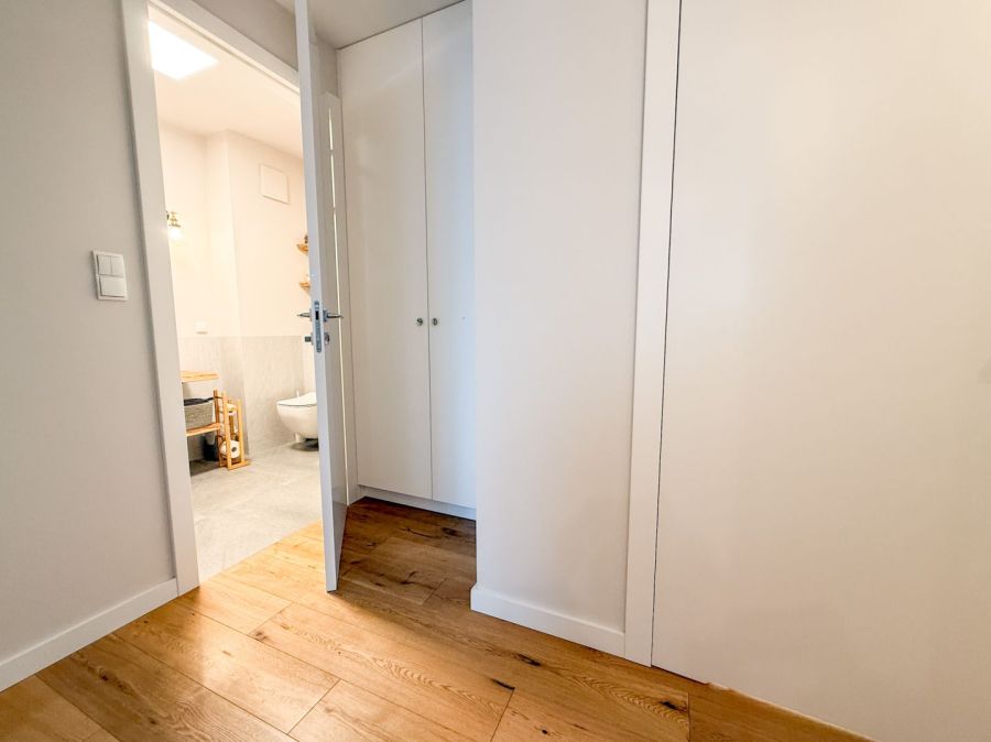 Garnizon. Oddzielna kuchnia, 2 łazienki. Miejsce postojowe, komórka: zdjecie 99534726