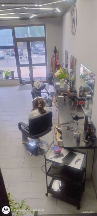 sprzedam wyposażenie salonu