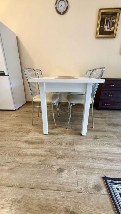 sprzedam stół z 4 krzesłami, stan idealny: zdjecie 99550729