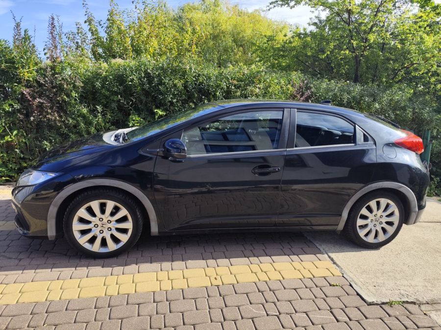 Honda Civic 1.8 i-VTEC Sport (gen. IX): zdjecie 99570055