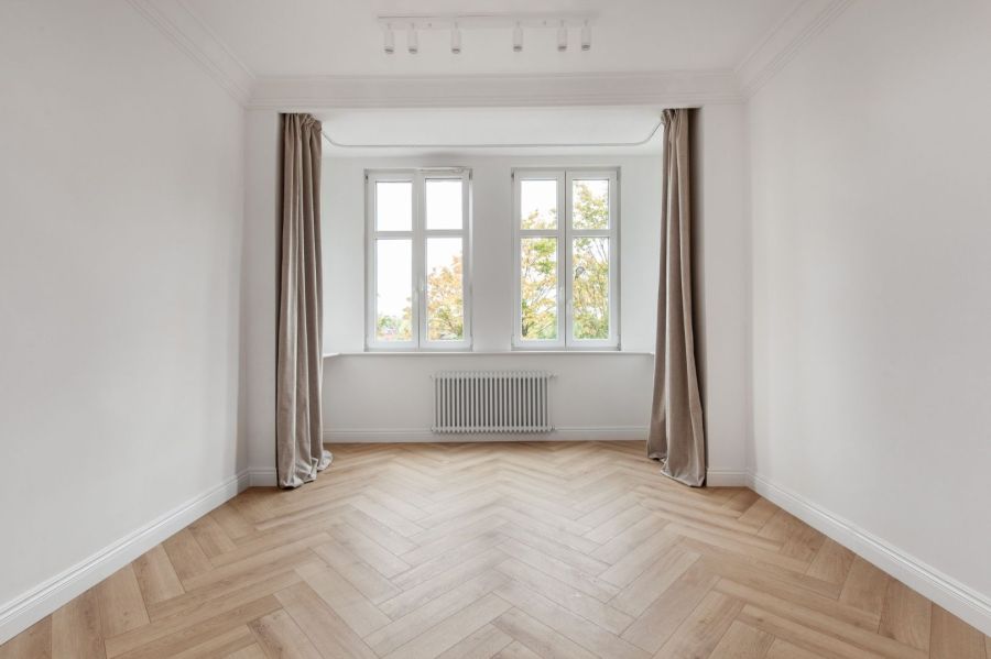 Salon z wykuszem i widok na Żuraw, 3 pokoje po remoncie, 81 m2