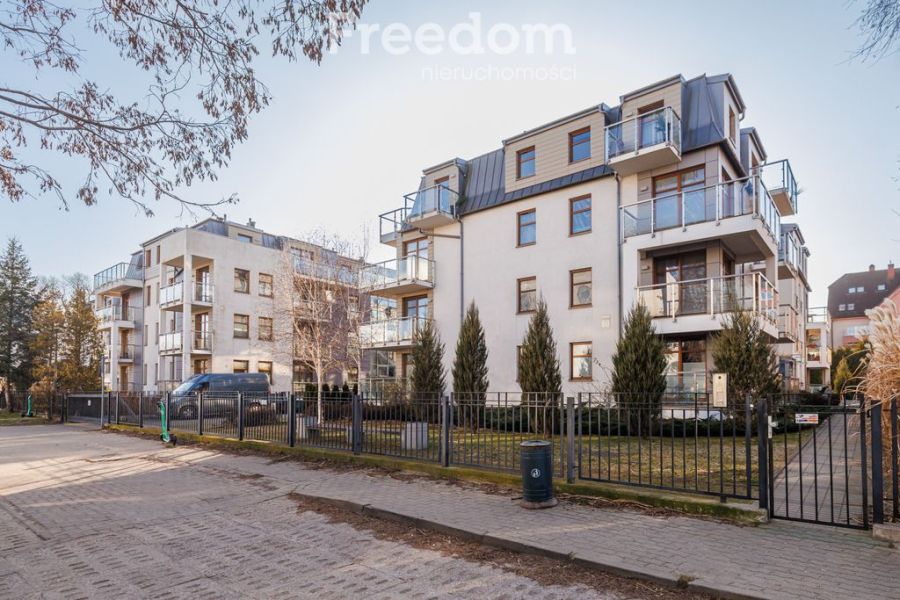 3 pokojowe mieszkanie z tarasem, miejscem postojowym, 400 m od plaży