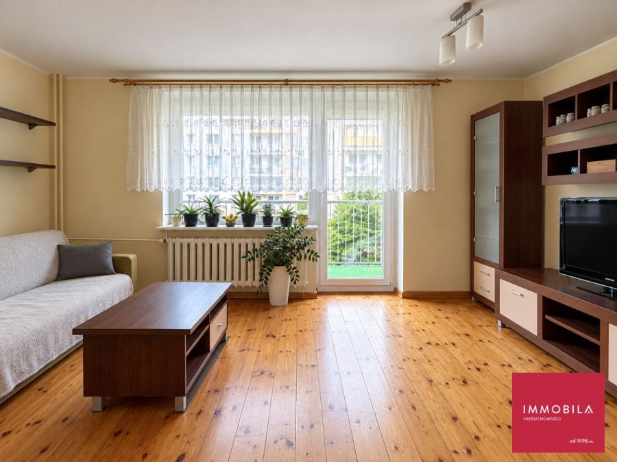 Karwiny kawalerka z osobną kuchnia, duży balkon