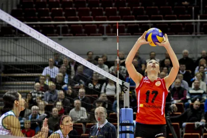 Wystawia Naz Aydemir