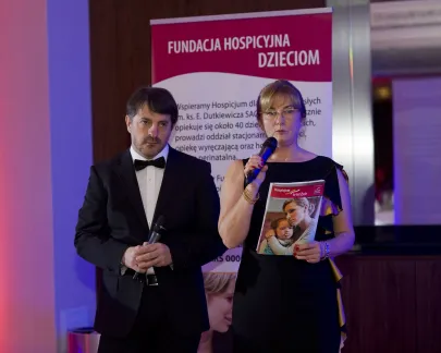 Prezes Fundacji Alicja Stolarczyk i Sławomir Łoboda tradycyjnie otworzyli bal