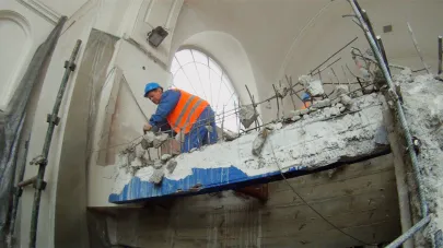 Trwa burzenie antresoli na dworcu w Gdańsku 