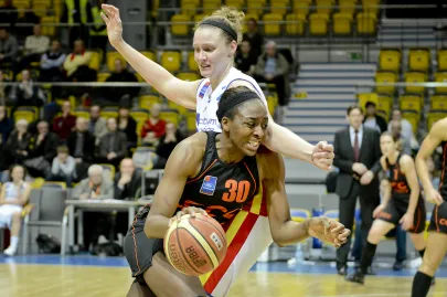 Nnemkadi Ogwumike i Leah Kassing