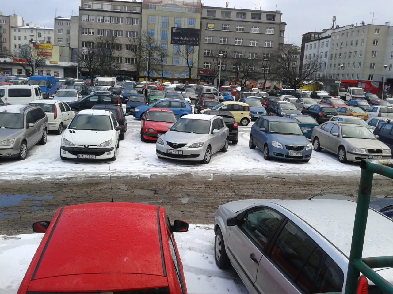 Według mnie ten ktoś to parkingowy "łoś"
