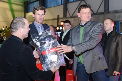 Kusznierewicz i Korol wręczają nagrody