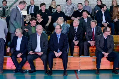 Paweł Adamowicz w otoczeniu zaproszonych gości