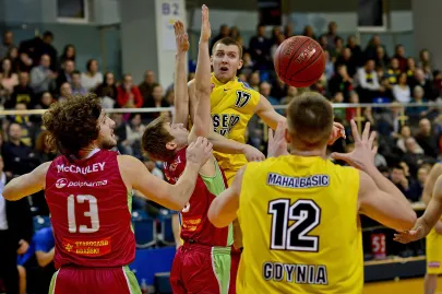 Przemysław zamojski podaje do Mahalbasica