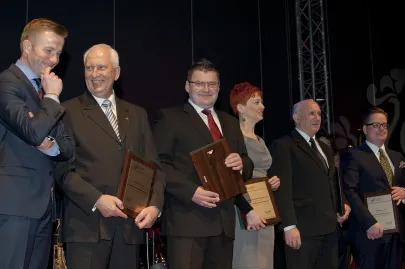 Przedstawiciele wyróżnionych firm w kategorii Średnie Przedsiębiorstwo
