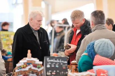Pojawiały się również antyki, ale w głównej mierze dominowały wyroby Hand Made