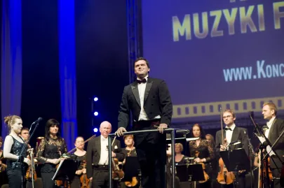 orkiestra PFB pod batutą Macieja Szotra