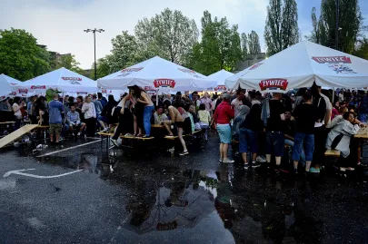 Deszcz nie odstraszyl studentów