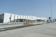Widok terminala i powstającej wokół infrastruktury.