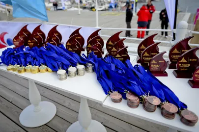 Medale i statuetki dla zwycięzców