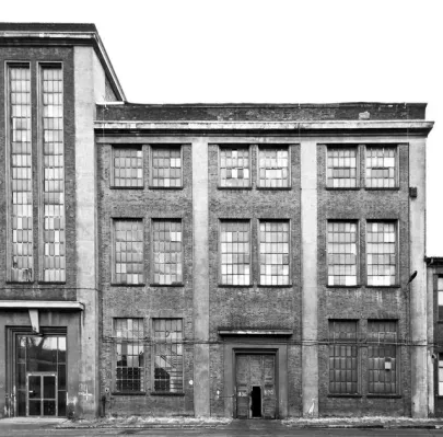 Industrialny magazyn, który już w sierpniu stanie się Klubem B90 