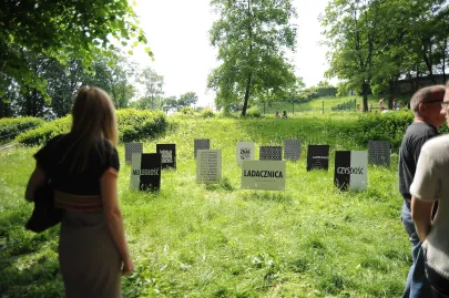 Weronika Rafa, Anna Burzyńska "Ladacznica", wystawa plakatu 