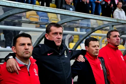 Trener Marcin Sasal (w czarnym)
