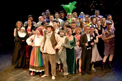 Finałowy występ wszystkich aktorów teatru