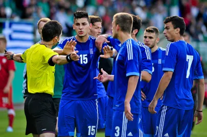 Tasos Kantoutsis otrzymuje czerwoną kartkę