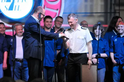 Ceremonia otwarcia Zlotu Żaglowców Baltic Sail Gdańsk z udziałem załóg żaglowców i grup rekonstrukcy