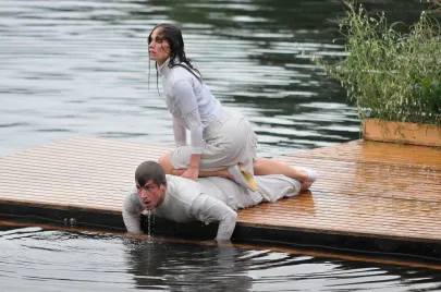 Studio Eclipse "Two sink, three float" / Belgia