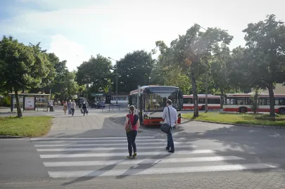 Pętla autobusowa przy peronie SKM w Oliwie