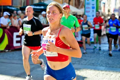 Bieg kobiet i mężczyzn na dystansie 5km.