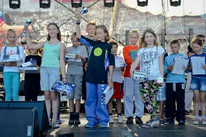 Grupa UKS Navigo Sopot - najlepsi Kamil Manowiecki, Paulina Kałszyńska, Anna Józefowicz