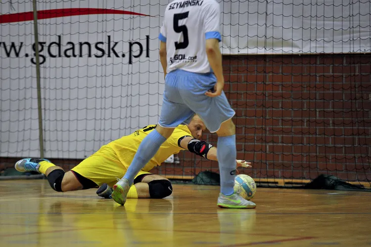 Jacek Burglin broni bramki