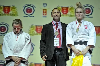  Katarzyna Furmanek i Daria Pogorzelec z trenerem