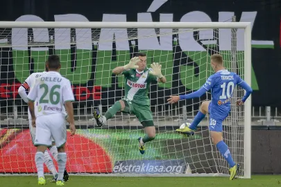 Łukasz Teodorczyk strzela gola