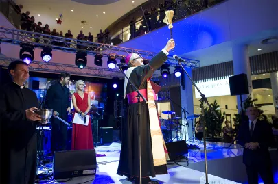 Arcybiskup Leszek Sławoj Głódź święci centrum