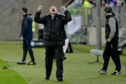 Stanislav Levy cieszy się ze zwycięstwa