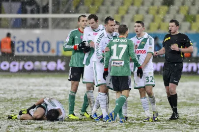 Przepychanka po faulu na Matsui